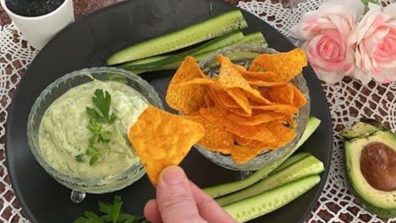 Ev Yapımı Avokadolu Cips Sosu