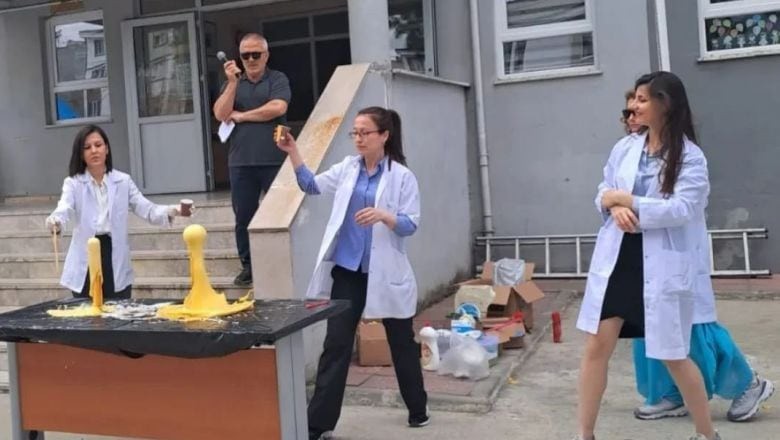 Edremit'te TÜBİTAK 4006 Bilim Fuarı Gerçekleştirildi