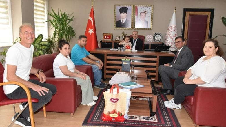 Küçük Ellerden Anlamlı Mesaj