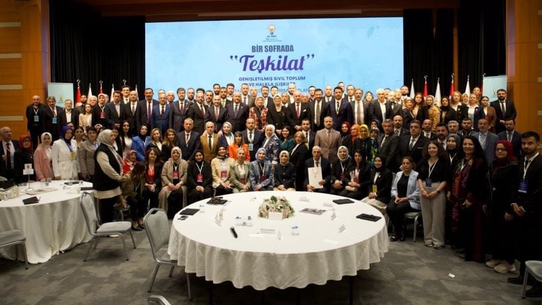AK Parti Sahada Tecrübe Paylaştı