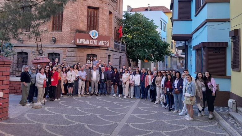 Uluslararası Akademisyenler Balıkesir'de Buluştu