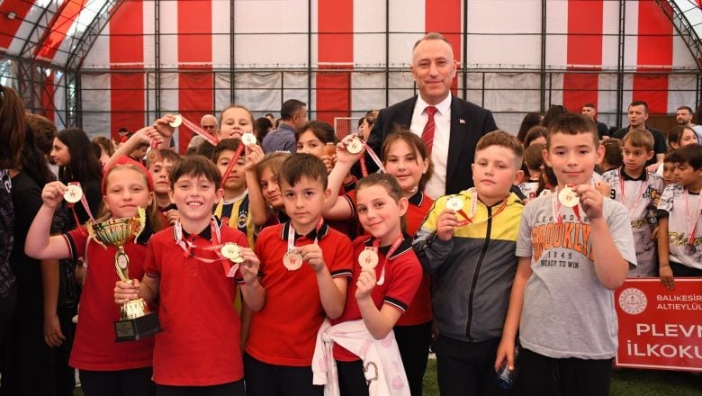 Altıeylül’de Geleneksel Oyunlara Coşkulu Final