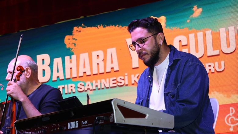 Bahara Yolculuk Tırı Balya'da Müzik Dolu Bir Gece Yaşattı