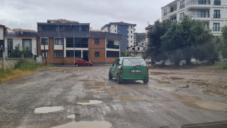 Edremit Yağmura Teslim Oldu