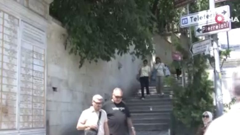 Navigasyona Güvendi, Merdivenlerde Mahsur Kaldı!