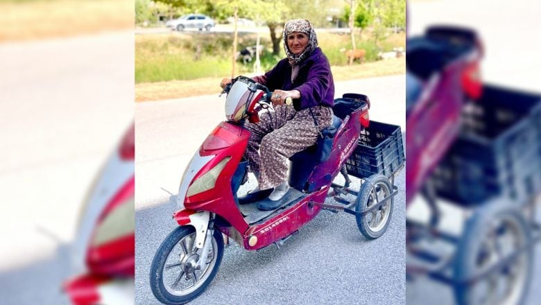 Motosikletli Hacı Teyze Dağların Kraliçesi Gibi Geziyor!