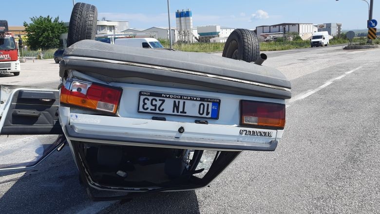 Gönen’de Araç Kontrolü Kaybetti, Takla Attı 