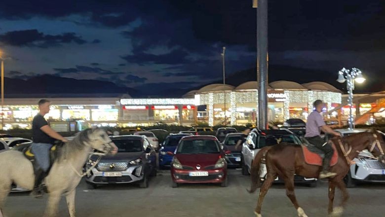 Edremit'te At Sırtında AVM Keyfi
