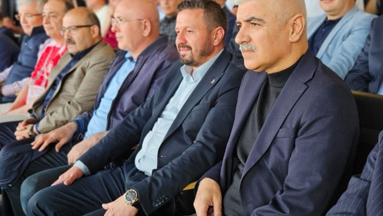 AK Parti İl Başkanı Mehmet Aydemir Tribünde Takımın Yanındaydı