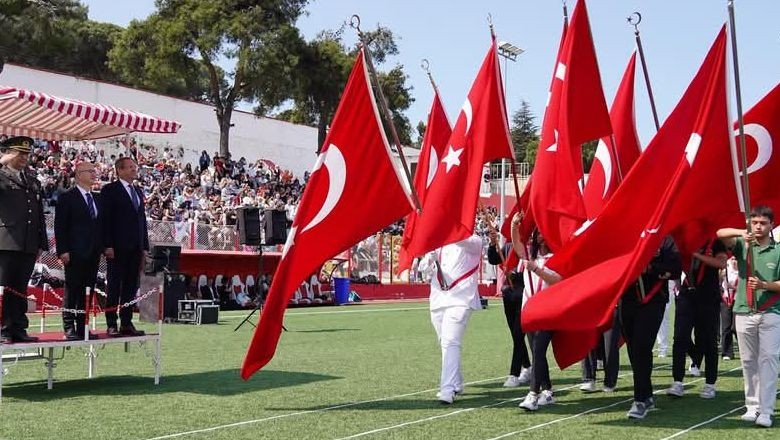  Ayvalık’ta 19 Mayıs Coşkusu Stadyuma Taştı
