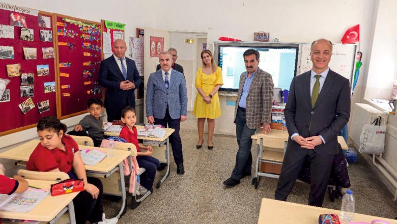 Ayvalık'ta Eğitime İki Yönlü Bakış: Geleceğin Okulu ve Tarihin Mirası Aynı Gün Ziyaret Edildi