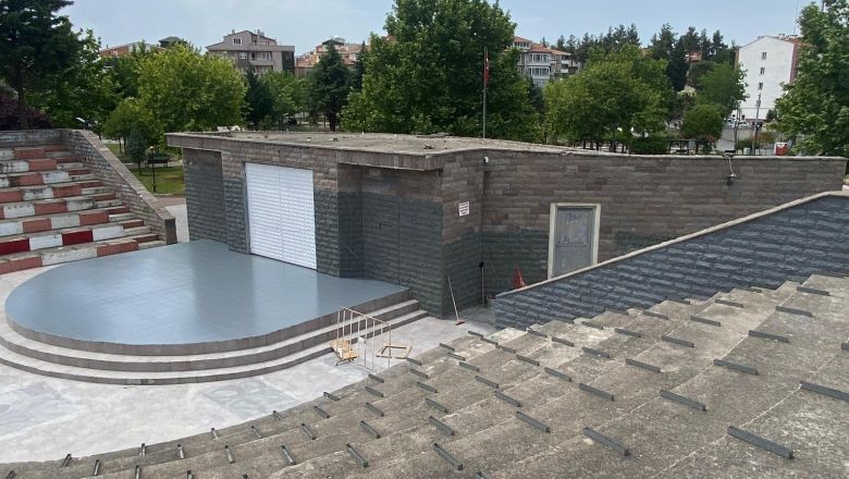 Bigadiç’te Anfi Tiyatroya Bahar Dokunuşu