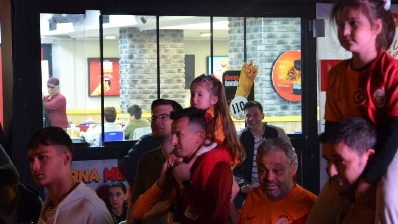  Galatasaray Şampiyon! Balıkesir’de Taraftarlar Sokaklara Taştı