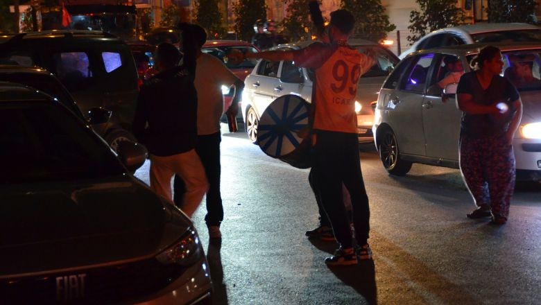  Galatasaray Şampiyon! Balıkesir’de Taraftarlar Sokaklara Taştı