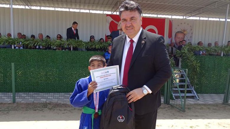 Havran’da Gençlik Bayramı Renkli Görüntülere Sahne Oldu 