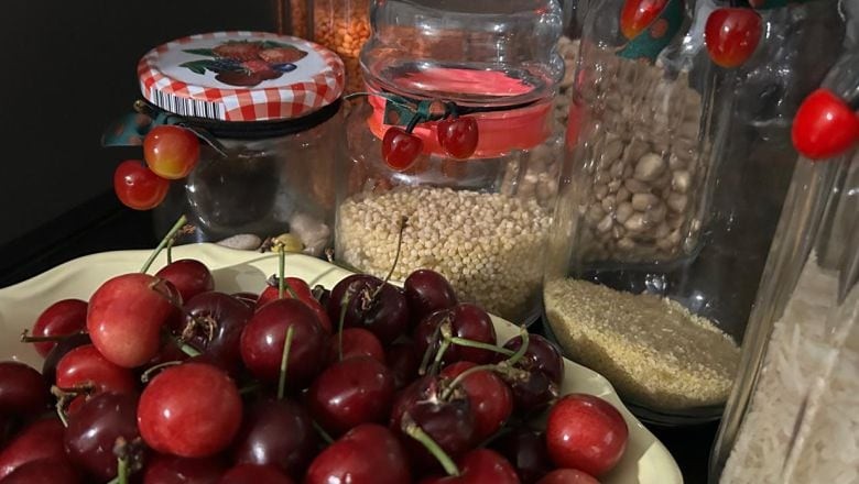 Kiraz Tezgahta Altınla Yarışıyor: 400 TL’den Satışta. 