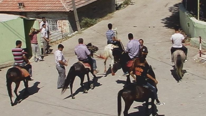  Bir Köy Düğününden Renkli Sahneler: Sağdıçtan 
