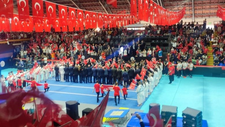 Balıkesir’in Lise Gençliği 19 Mayıs'a Damga Vurdu
