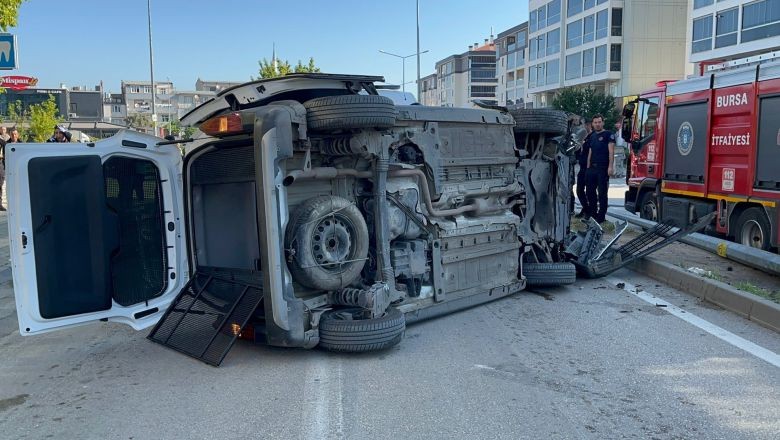  Kadına Şiddet İhbarına Giden Polis Aracı Takla Attı: 4 Yaralı