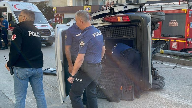  Kadına Şiddet İhbarına Giden Polis Aracı Takla Attı: 4 Yaralı