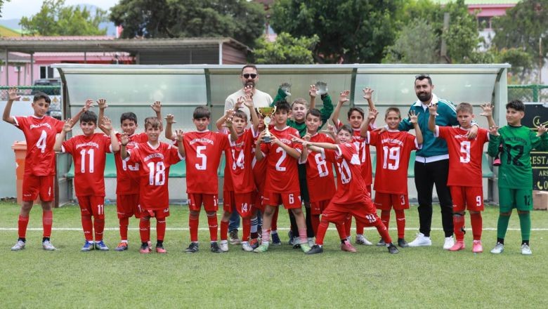  Burhaniye Belediyespor U-11 Namağlup Şampiyon! 