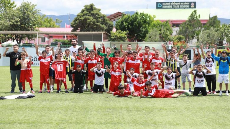  Burhaniye Belediyespor U-11 Namağlup Şampiyon! 