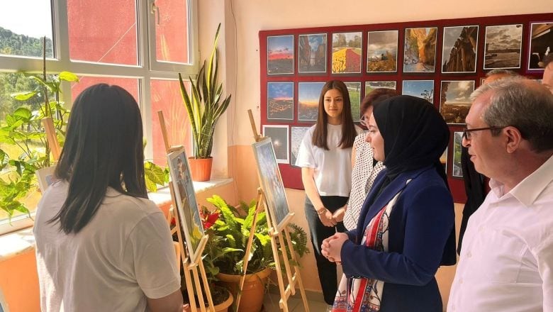  Sındırgı’da Renklerin Büyüsü Sanatla Buluştu 