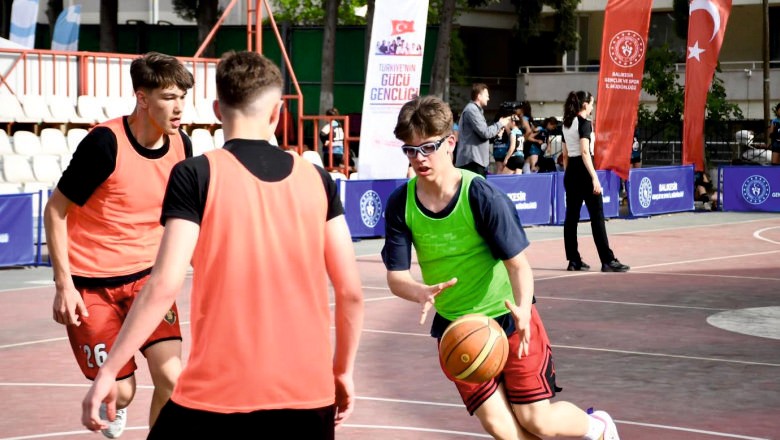  Balıkesir’de Gençlik Turnuvaları Başladı 