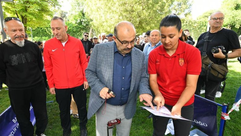 Vali Ustaoğlu, Aile Yılı Kapsamındaki Oryantiring Etkinliğine Katıldı