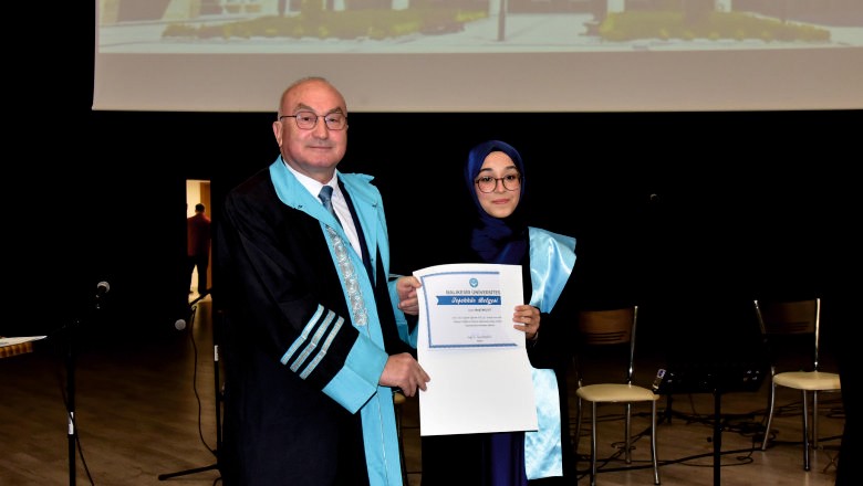  İlahiyat Fakültesi’nde Diploma Gururu 