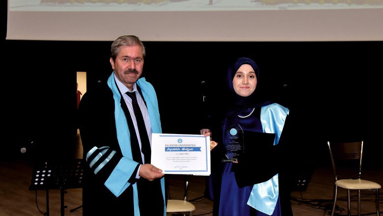  İlahiyat Fakültesi’nde Diploma Gururu 