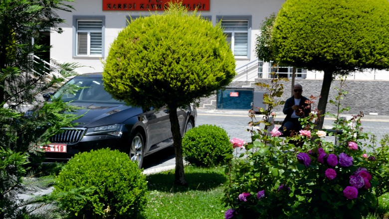 Balıkesir’de Betonlar Bile Yeşeriyor! Şehirde Her Köşe Başından Ot Fışkırıyor