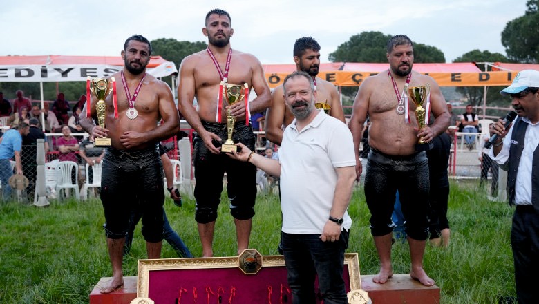 Süleyman Başar Gömeç’te Tahta Oturdu
