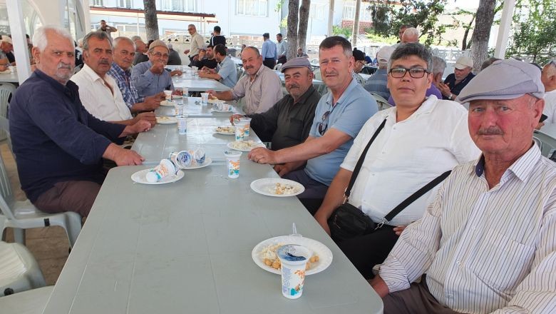  Burhaniye Cumhuriyet Mahallesi’nde Geleneksel Hayır Bereketi 