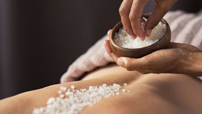 Burhaniye Sahillerinde Deniz Tuzu ile Vücut Peelingi