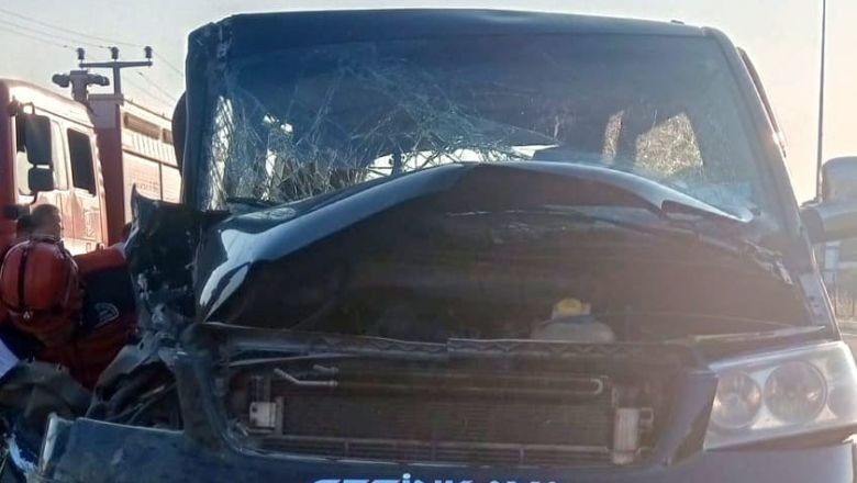 Altınoluk’ta Çift Taraflı Trafik Kazası: 6 Kişi Yaralandı