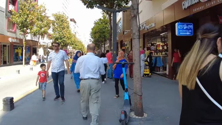 Milli Kuvvetler Caddesinde Bayramlık Telaşı
