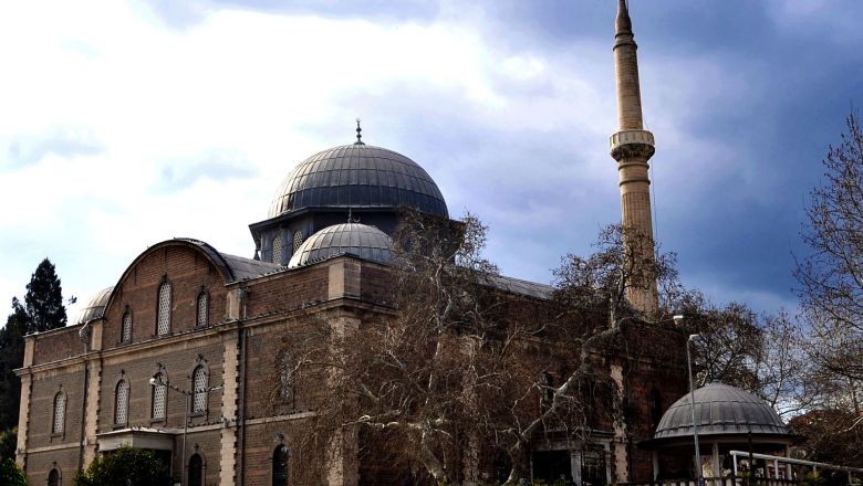 Balıkesir’de Taşla Başlayan Sır: Cami mi Önce Yapıldı, Hamam mı?