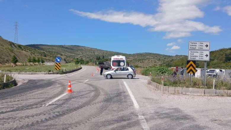 Bu Kavşakta Kaza Kaçınılmaz! İki Araç Çarpıştı