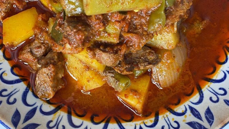 Kurban Etiyle Yumuşacık Tas Kebabı Tarifi