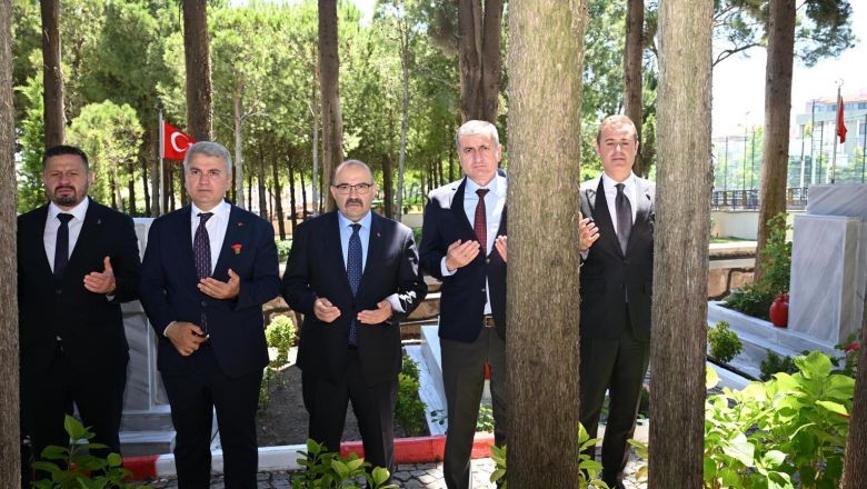  Başkan Akın, şehitleri unutmadı 