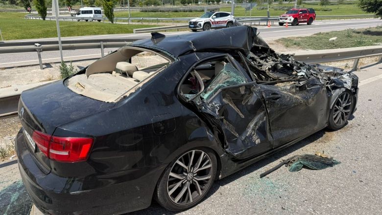  Araçta Sıkıştılar, Kedileriyle Birlikte Kurtarıldılar!