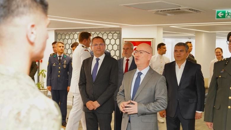 Ayvalık Protokolünden Şehit Ailelerine ve Güvenlik Güçlerine Ziyaret 