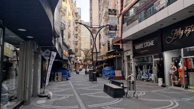 Balıkesir'de Hayat Yavaşladı