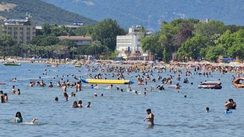 Tatilciler Bayramda Erdek’e Akın Etti
