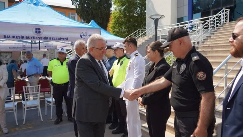  Edremit’te Resmi Bayramlaşma Töreni Gerçekleştirildi