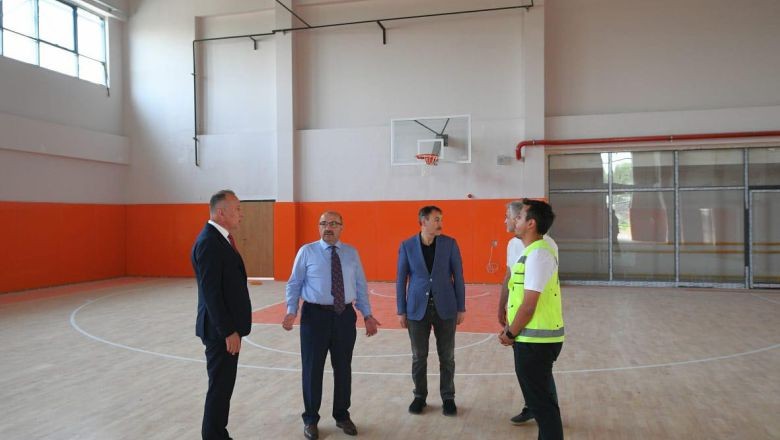  Vali Ustaoğlu, Balıkesir Engelsiz Gençlik Merkezi İnşaatında İncelemelerde Bulundu