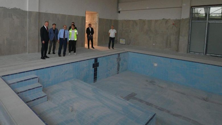  Vali Ustaoğlu, Balıkesir Engelsiz Gençlik Merkezi İnşaatında İncelemelerde Bulundu