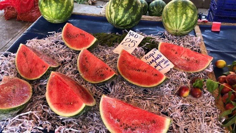 Turist Diliyle, Fiyat Ateşiyle Pazar Hikâyesi