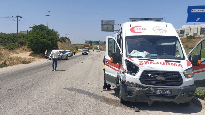  Bandırma’da Sağlık Görevlileri Kaza Geçirdi. 1 Yaralı 